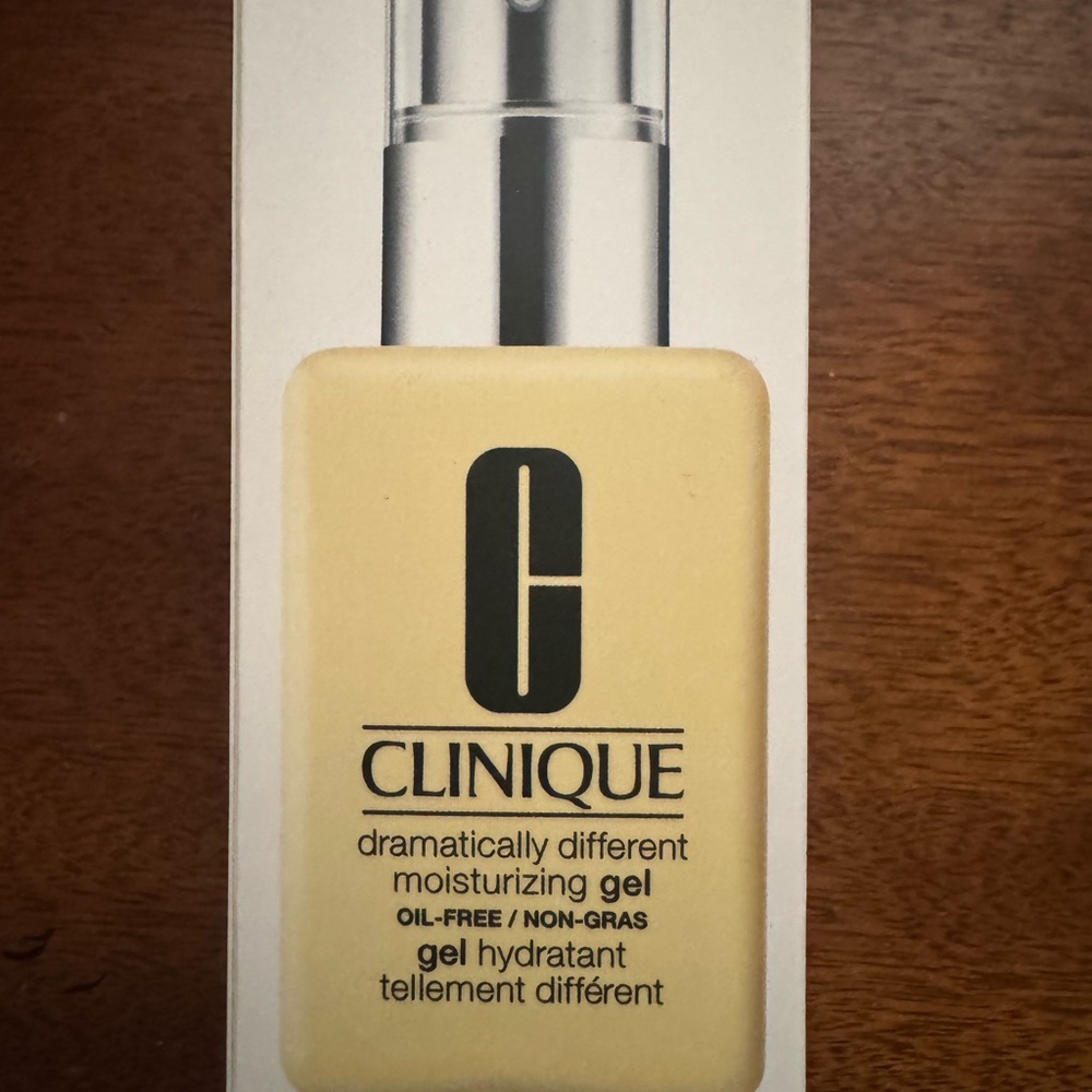 Clinique moisturizing gel 
Size: 4.2 FL.OZ.LIQ./125 ml